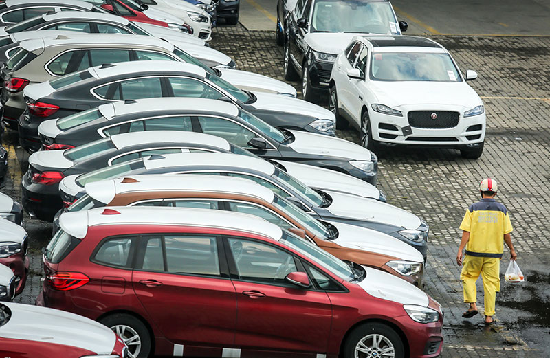 Cận cảnh dàn xe BMW hơn 3 triệu USD phủ bụi ở Sài Gòn